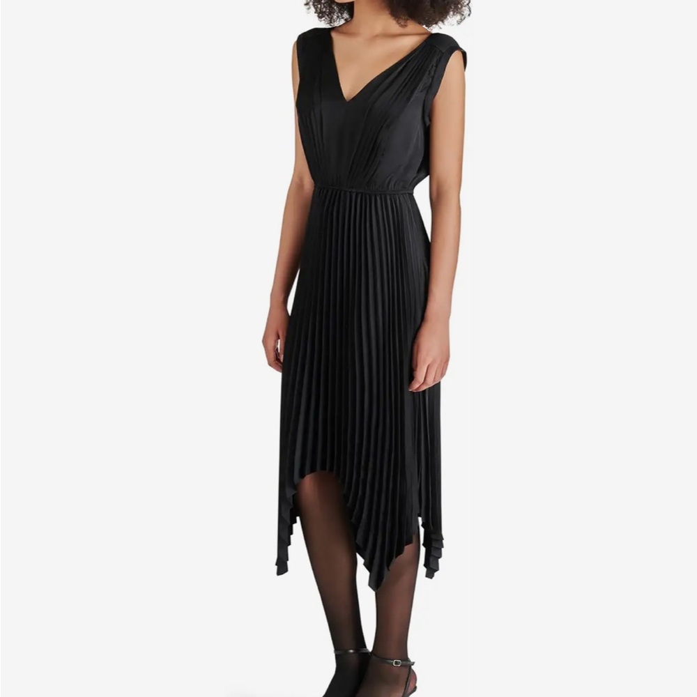 Like New Steve Madden Donna Dress in Black, Size Large.